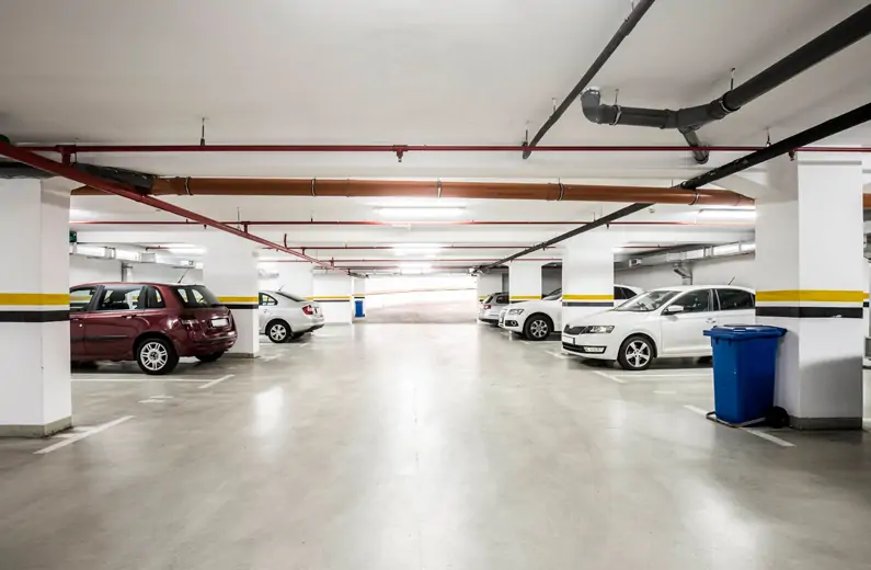 La importancia de la limpieza de garajes en los centros comerciales