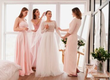 Moda para novios: tendencias en trajes, colores y complementos para ellos