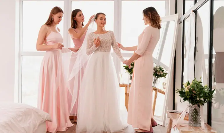 Moda para novios: tendencias en trajes, colores y complementos para ellos