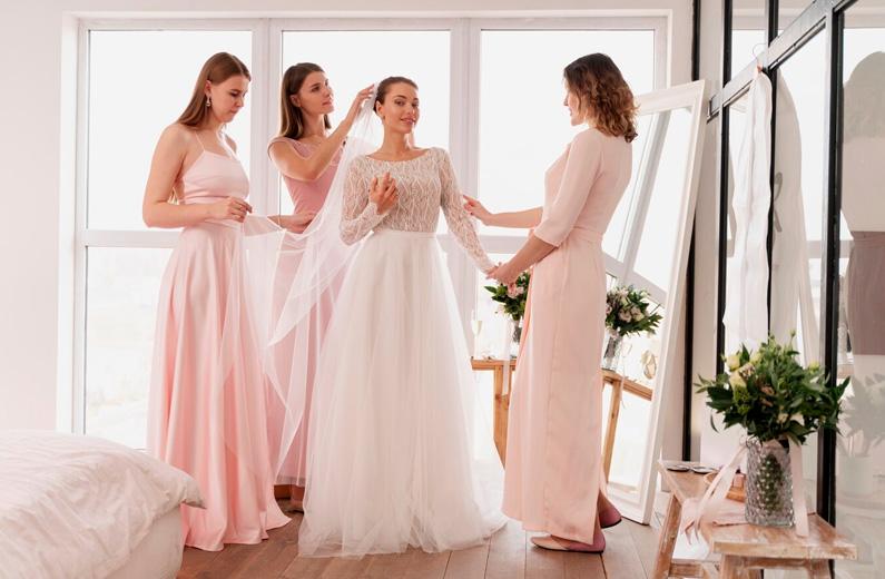 Moda para novios: tendencias en trajes, colores y complementos para ellos